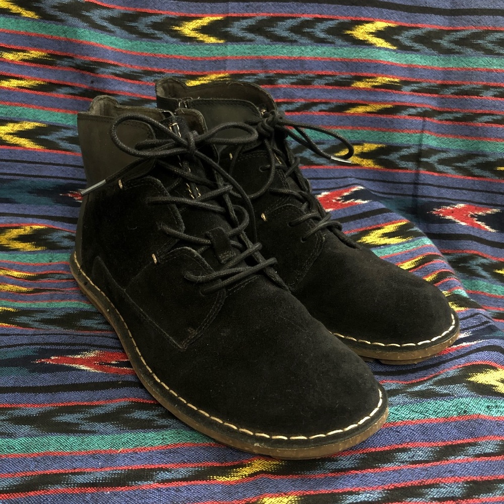 Clarks leather suede chukkas